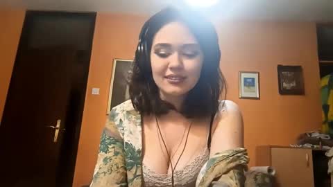 Snapshot of neomicounterman chatting on 10/14/25, 06:31 Elena online show from 10/14/25, 06:31