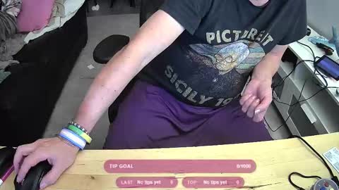 Neon online show from 09/16/25, 04:46