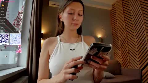 Nessa online show from 09/25/25, 11:03