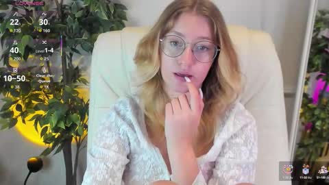 Snapshot of nerissa_xo chatting on 10/04/25, 09:02 Nerissa online show from 10/04/25, 09:02