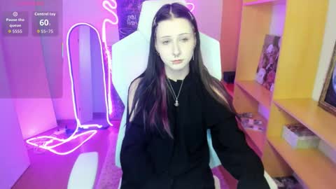 Snapshot of nessadarkk chatting on 10/15/25, 01:39 Amami online show from 10/15/25, 01:39