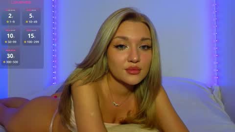Snapshot of nessarosse chatting on 10/21/25, 07:25 Nessa online show from 10/21/25, 07:25