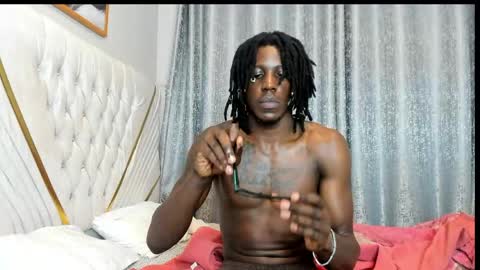 Snapshot of netfux_and_chill chatting on 05/20/26, 02:40 netfux_and_chill online show from 05/20/26, 02:40
