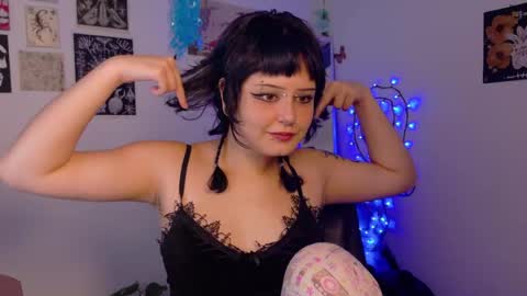 Snapshot of neurotic_witch chatting on 05/03/26, 08:53 Mar online show from 05/03/26, 08:53