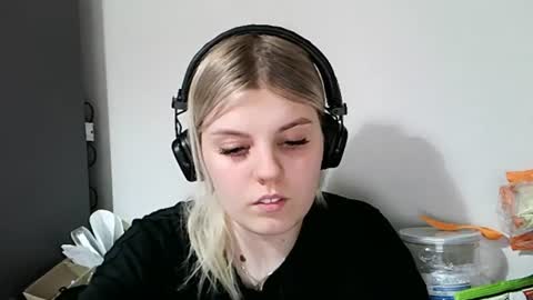 Snapshot of never_enoughh chatting on 06/15/26, 04:53 never_enoughh online show from 06/15/26, 04:53