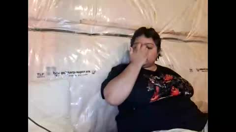 Snapshot of neverwiser chatting on 11/16/25, 04:45 neverwiser online show from 11/16/25, 04:45