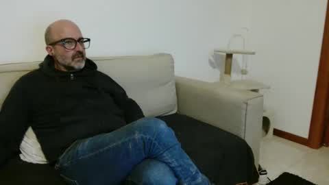 simi online show from 12/16/25, 07:19