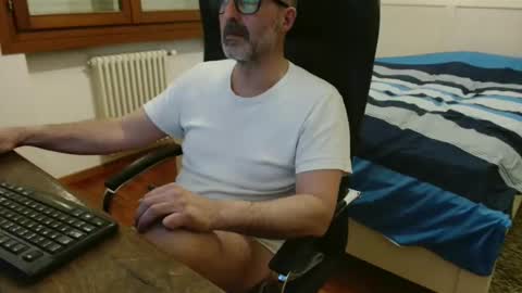 simi online show from 04/10/26, 06:56