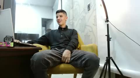 Snapshot of newlatino1 chatting on 10/03/25, 05:59 newlatino1 online show from 10/03/25, 05:59