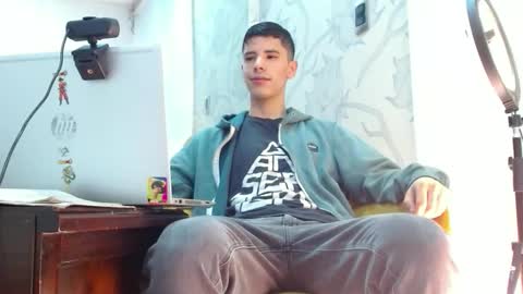 Snapshot of newlatino1 chatting on 10/26/25, 07:09 newlatino1 online show from 10/26/25, 07:09