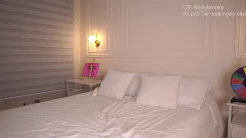 Snapshot of newmollybrooke chatting on 01/23/25, 02:02 all my links Here online show from 01/23/25, 02:02