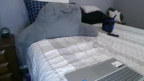 newtothis7756 online show from 09/17/25, 01:18