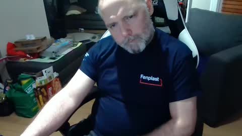 Snapshot of newvvorld chatting on 01/30/25, 10:51 NewWorld online show from 01/30/25, 10:51