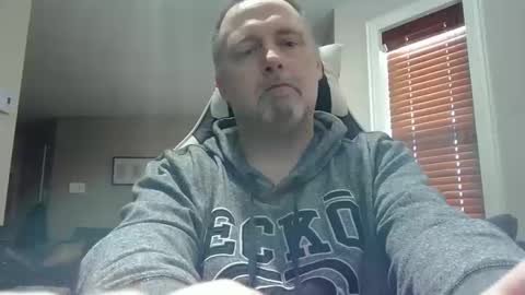 Snapshot of newvvorld chatting on 03/01/25, 02:44 NewWorld online show from 03/01/25, 02:44