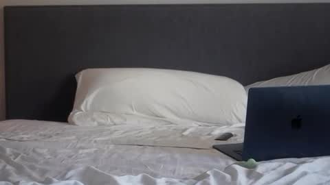 Guy online show from 02/09/25, 08:44