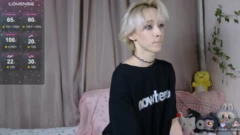 Snapshot of nextvibe1 chatting on 11/23/25, 05:13 NextVibe1 online show from 11/23/25, 05:13