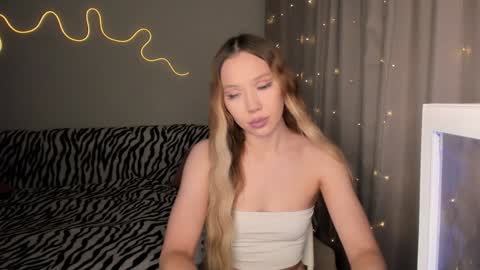 Mina online show from 12/06/24, 12:49