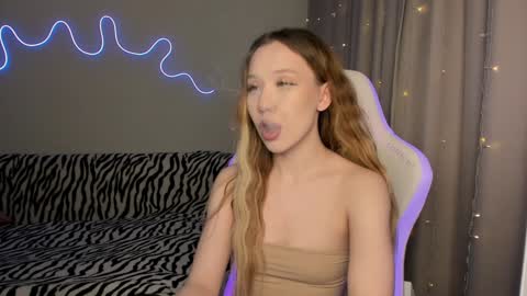 Mina online show from 01/04/25, 01:31