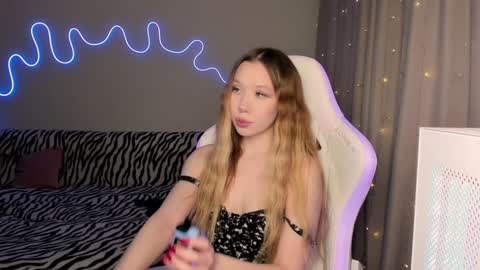 Mina online show from 01/16/25, 01:14