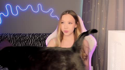 Mina online show from 01/24/25, 10:32