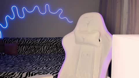 Mina online show from 02/10/25, 03:21