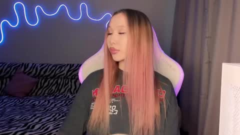 Mina online show from 02/22/25, 01:57