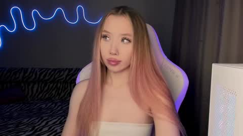 Mina online show from 02/24/25, 02:04