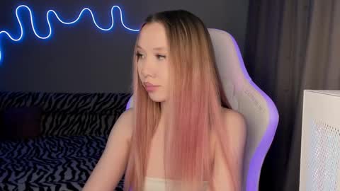 Mina online show from 02/25/25, 02:00