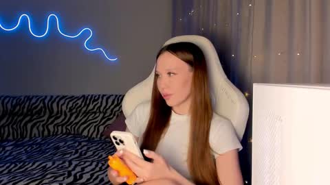 Mina online show from 12/02/25, 12:32