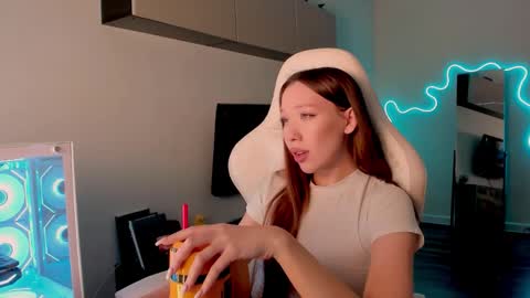 Mina online show from 03/04/26, 07:25