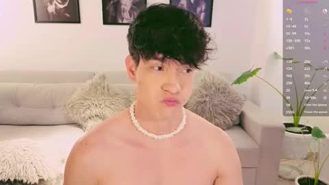 Snapshot of neythan__blaze chatting on 10/15/25, 12:33 online show from 10/15/25, 12:33