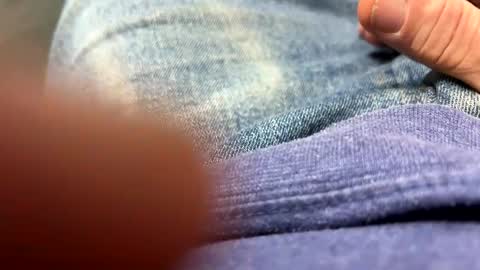 Snapshot of ngianop chatting on 02/15/25, 01:42 ngianop online show from 02/15/25, 01:42