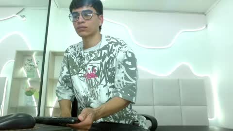 Snapshot of nhicolasmuller chatting on 07/24/26, 01:47 NhicolasMuller online show from 07/24/26, 01:47