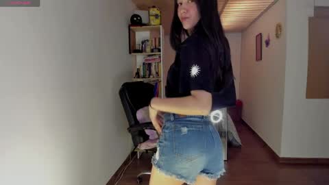 Nia online show from 04/07/26, 07:14