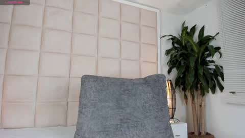 Nia online show from 01/16/25, 01:14