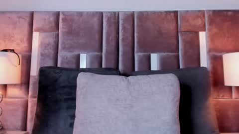 Nia online show from 12/04/25, 01:09