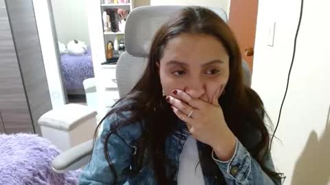 Dani online show from 11/19/25, 04:34