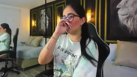 N I A online show from 10/24/25, 02:57