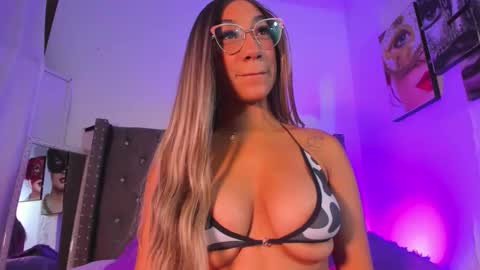 Snapshot of nia_seren chatting on 02/16/26, 07:32 Nia online show from 02/16/26, 07:32