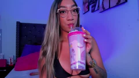 Snapshot of nia_seren chatting on 04/08/26, 09:59 Nia online show from 04/08/26, 09:59