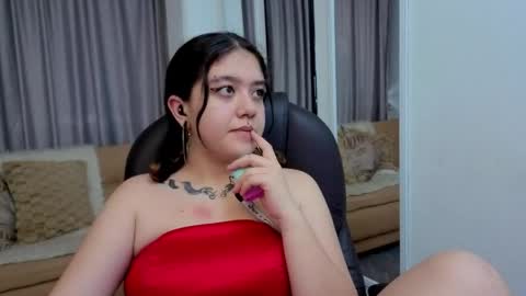 Estefani  online show from 04/22/26, 08:43