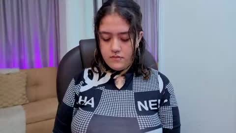 Estefani  online show from 04/23/26, 08:44