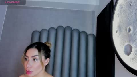 niacrawfordd online show from 05/14/26, 11:33