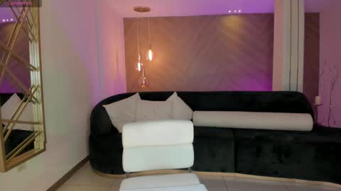 SQUIRTER DOLL    online show from 10/31/25, 07:26