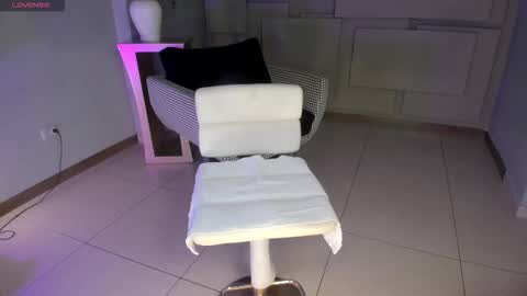 SQUIRTER DOLL    online show from 12/13/25, 08:04