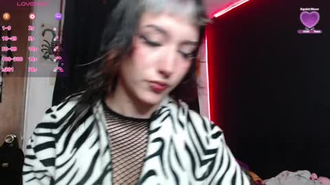 Snapshot of niakat_ chatting on 02/18/25, 12:06  niakat  online show from 02/18/25, 12:06