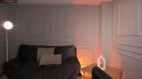 Call me Nia  online show from 02/20/25, 10:59