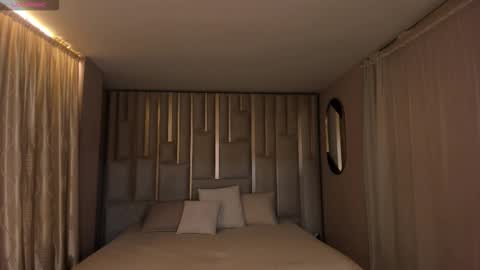 Call me Nia  online show from 09/13/25, 07:02