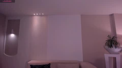 Call me Nia  online show from 12/22/25, 08:50