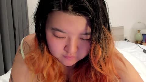 Snapshot of niatonoori chatting on 01/07/25, 10:52 Kim online show from 01/07/25, 10:52